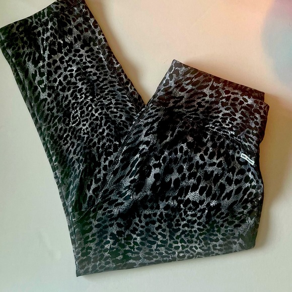 Danskin 2 piece bundle: coral top and leopard leggings! - Picture 8 of 11